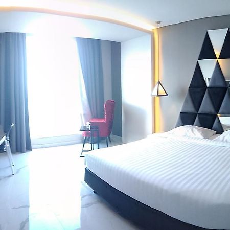 M Hotel Kupang Kupang  Exteriör bild