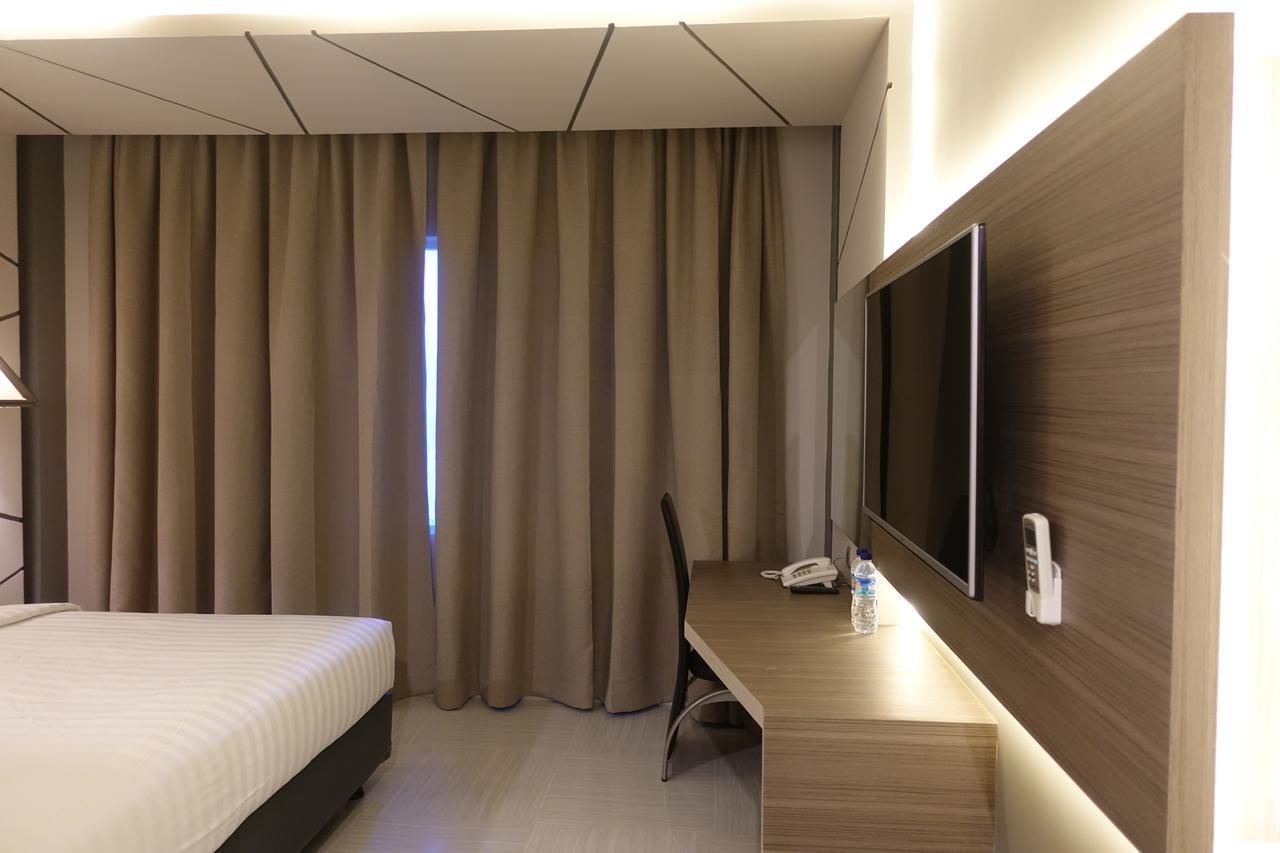 M Hotel Kupang Kupang  Exteriör bild