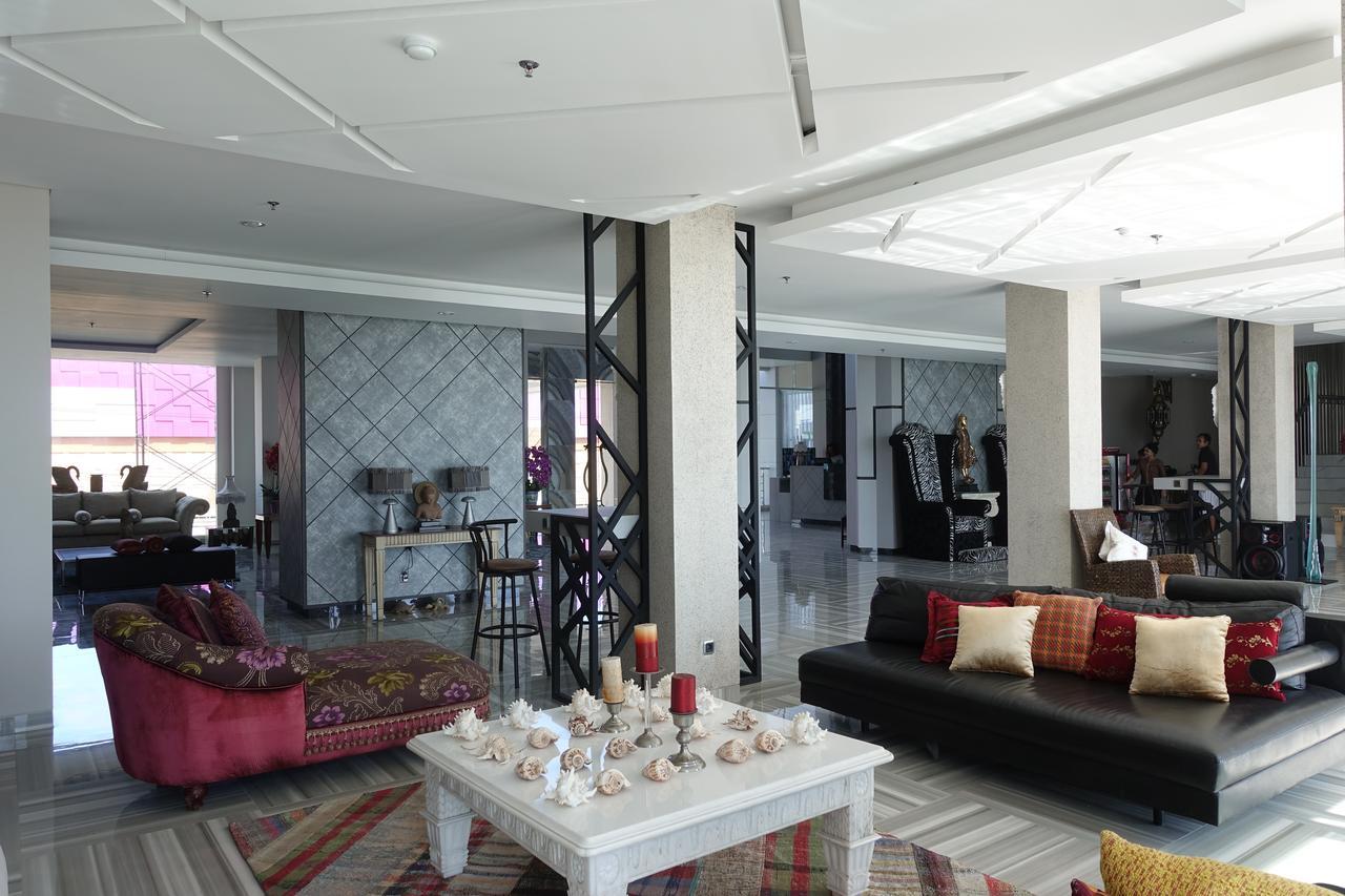 M Hotel Kupang Kupang  Exteriör bild