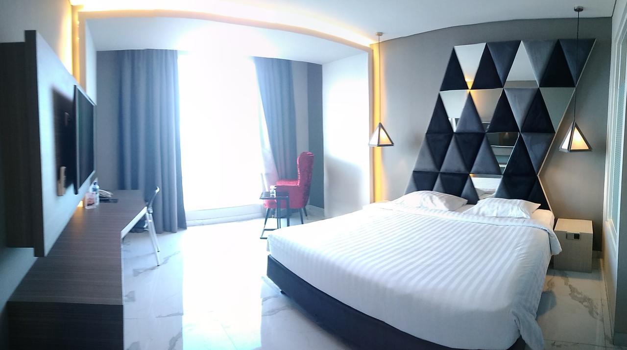 M Hotel Kupang Kupang  Exteriör bild