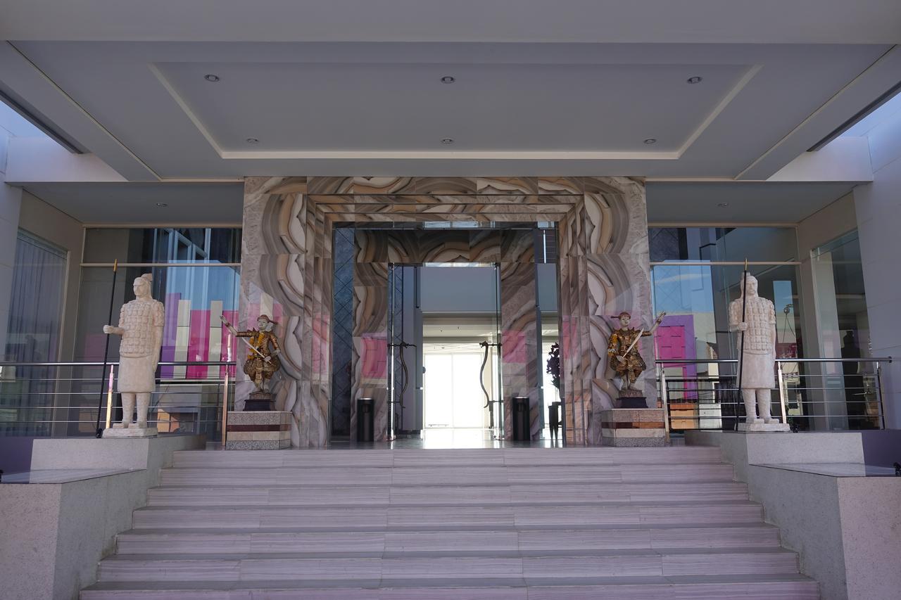 M Hotel Kupang Kupang  Exteriör bild
